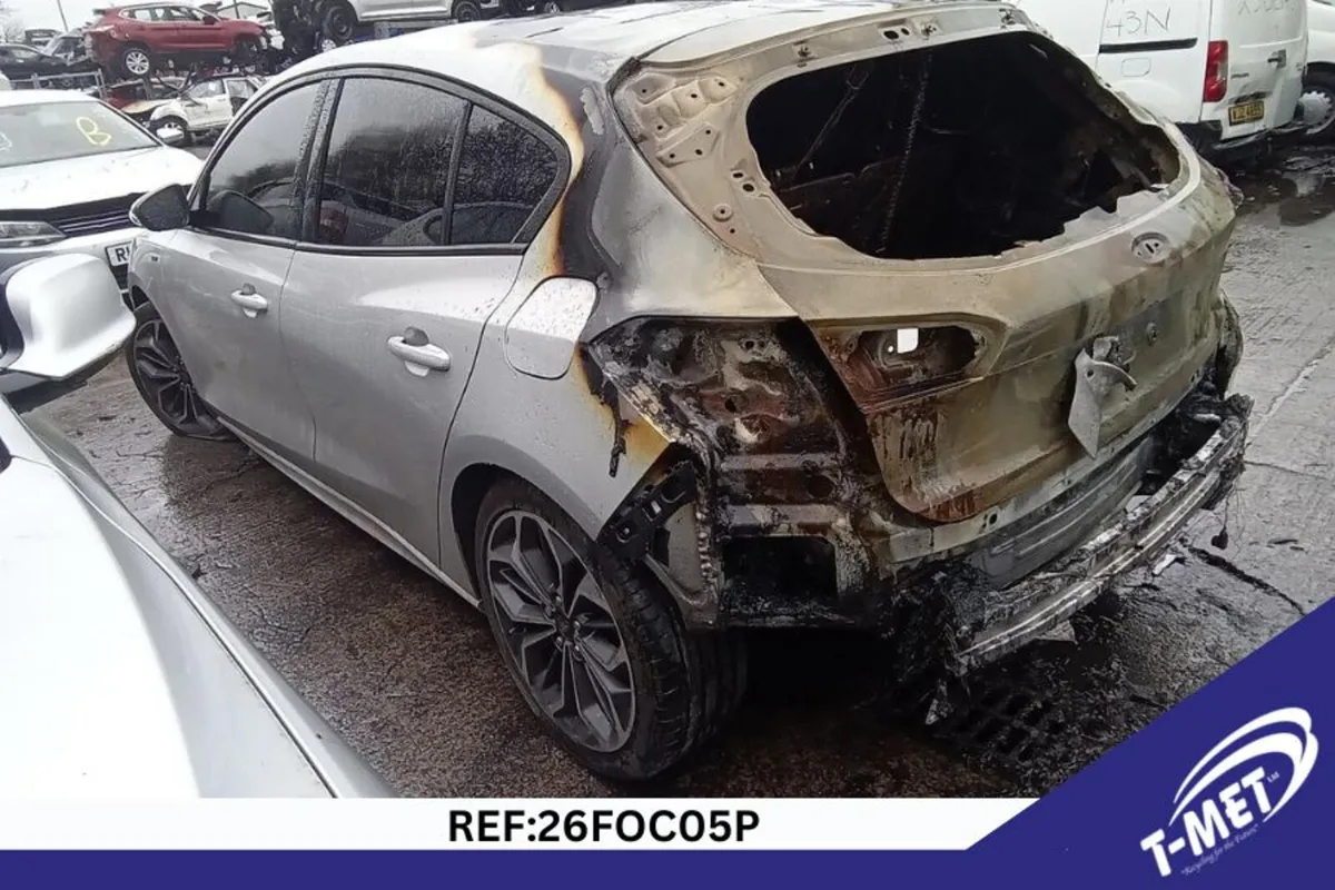 2023 FORD FOCUS BREAKING FOR PARTS - Image 4