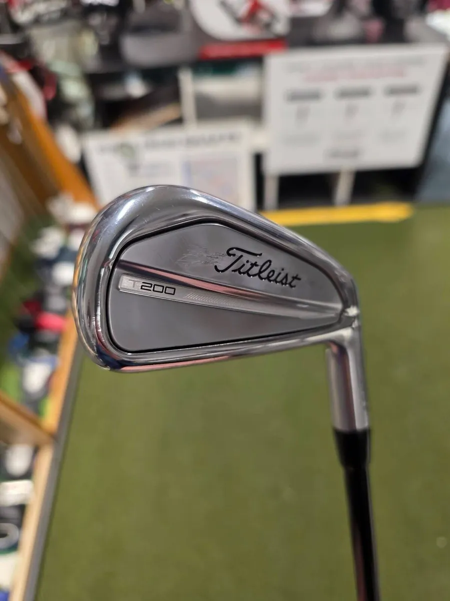 Titleist T200 3rd Gen Forged 2 Iron - Image 1
