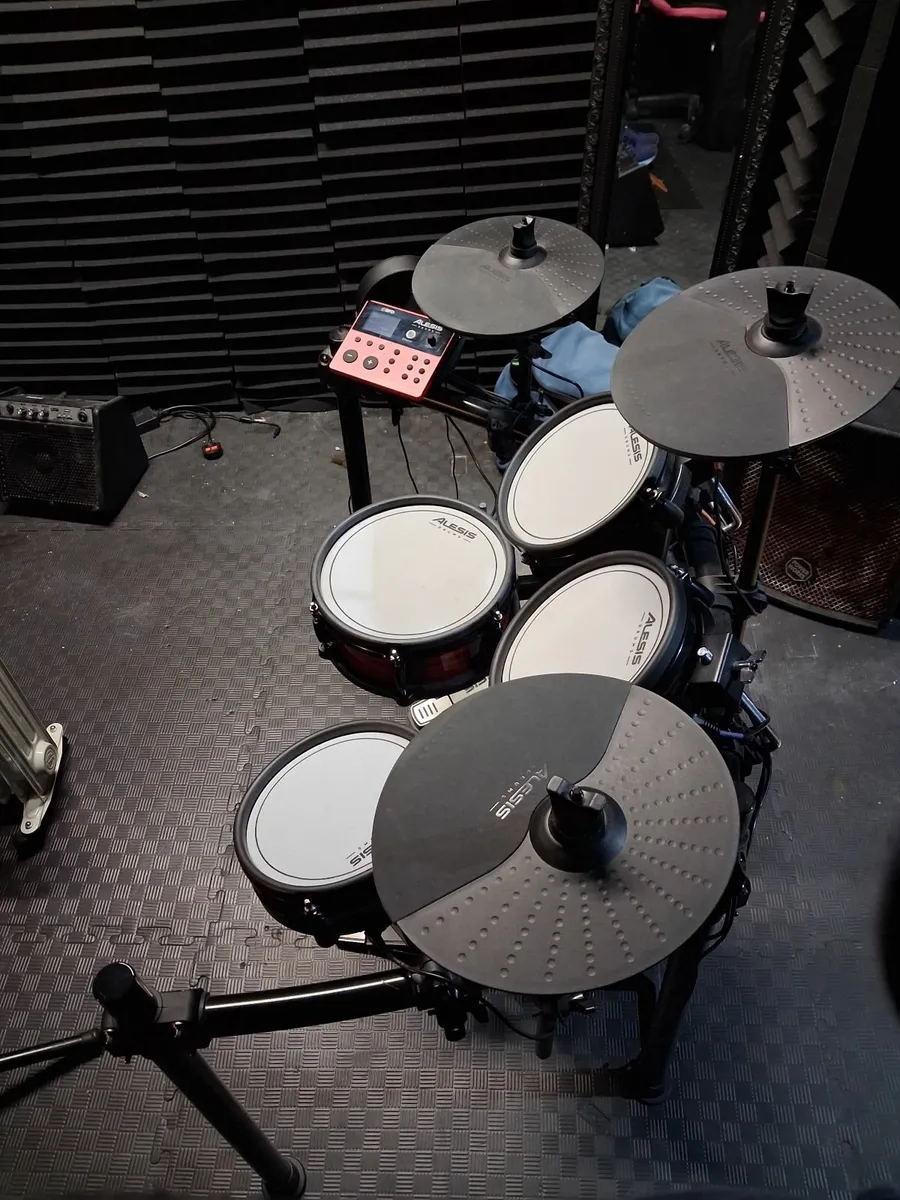 Alesis nitro max Electric drum set - Image 2