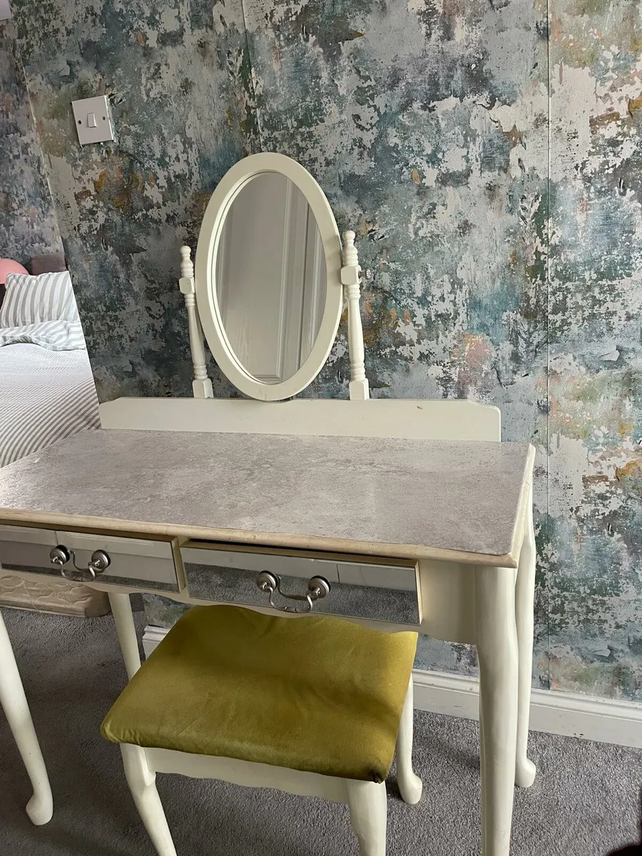 Chest of drawers and dressing table - Image 1