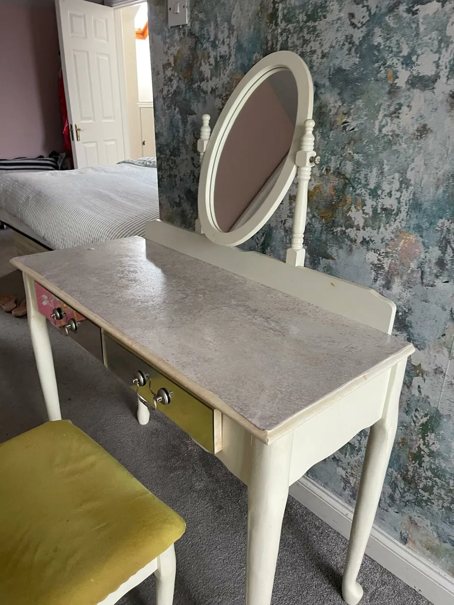 Chest of drawers and dressing table - Image 3