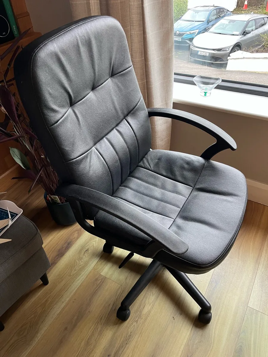Executive office Chair - Image 2