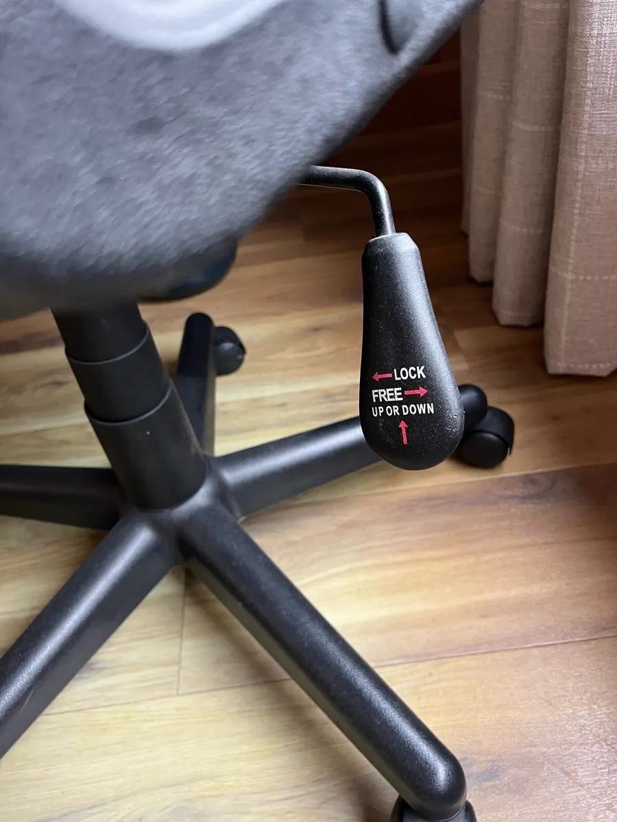 Executive office Chair - Image 4