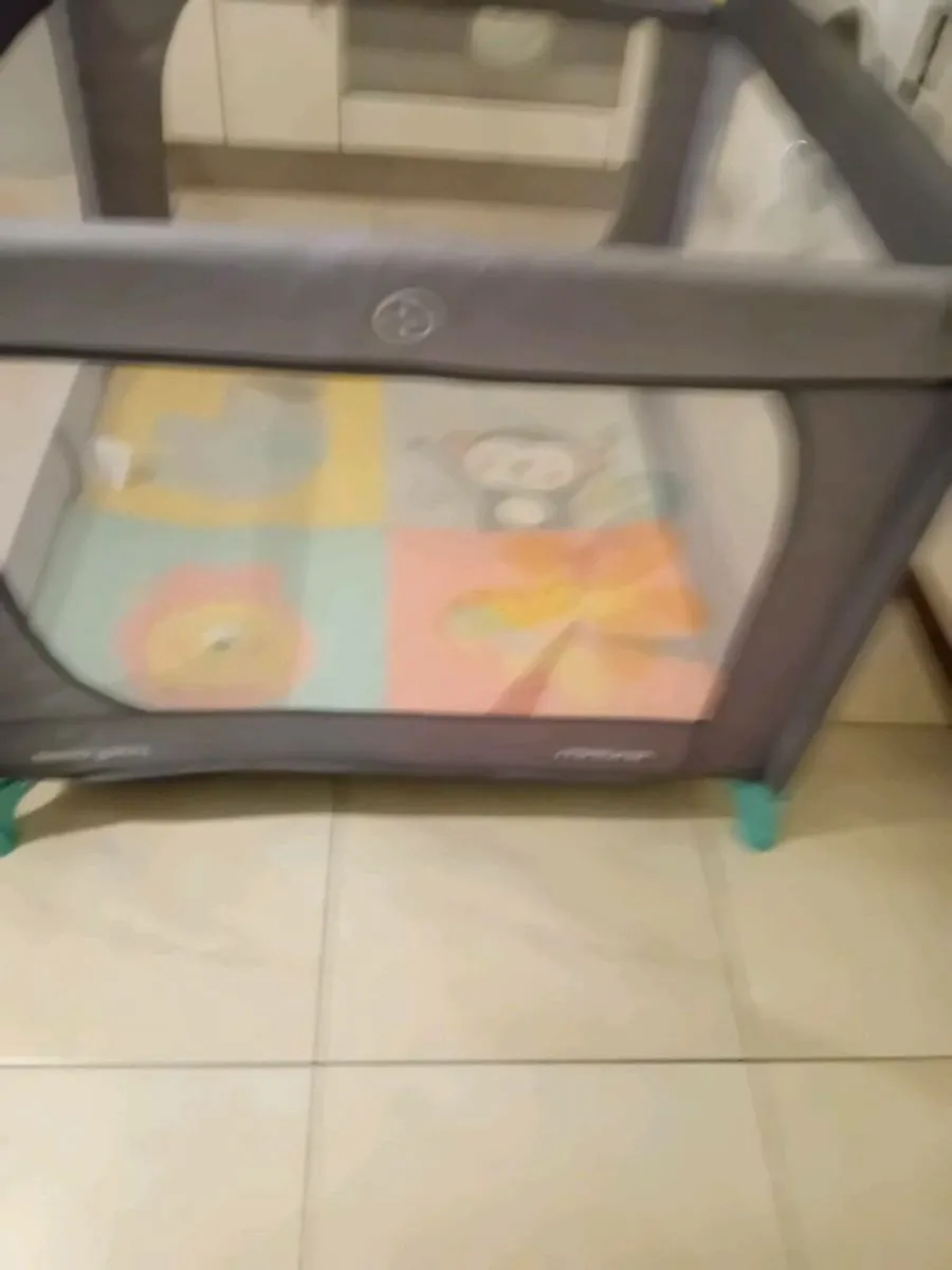 BABY TRAVEL COT IN HOLDALL BAG - Image 1