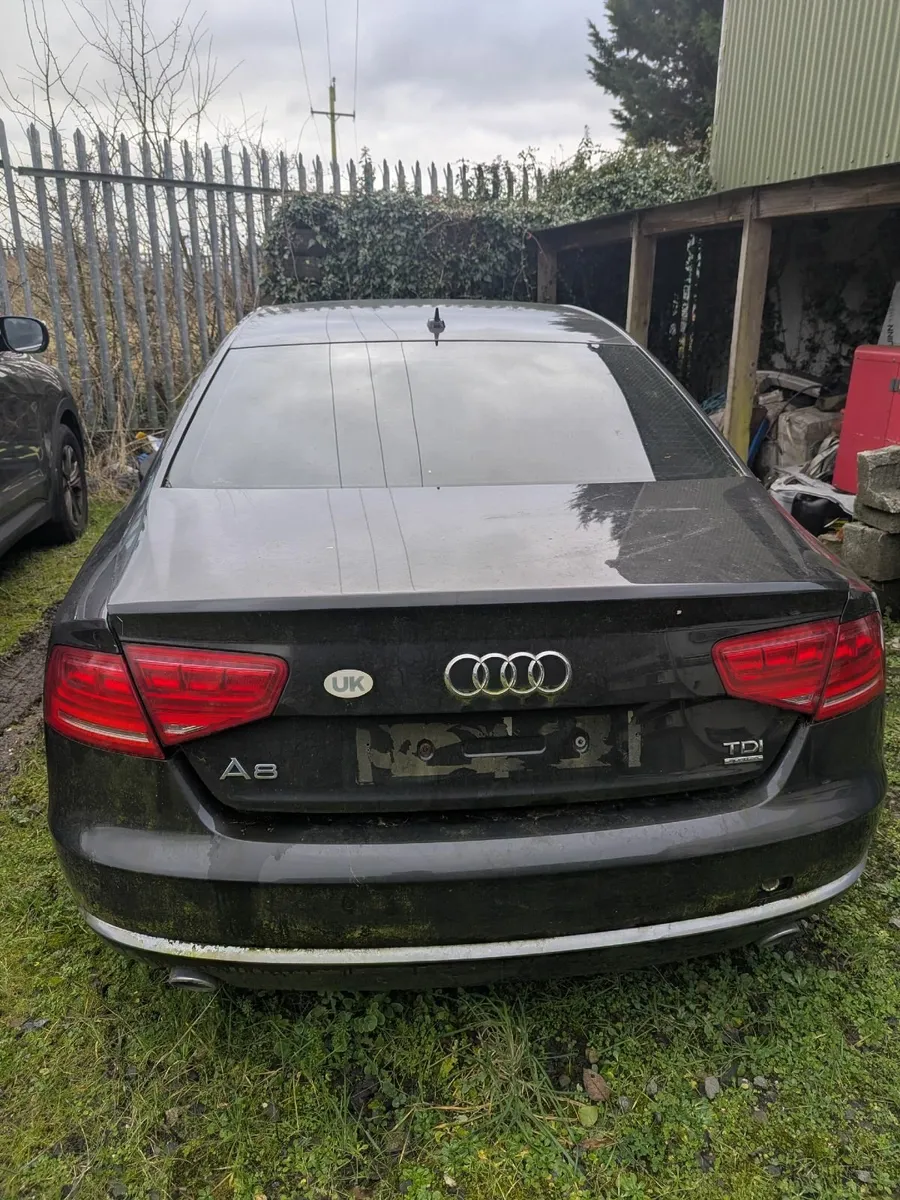 Audi A8 for parts - Image 2
