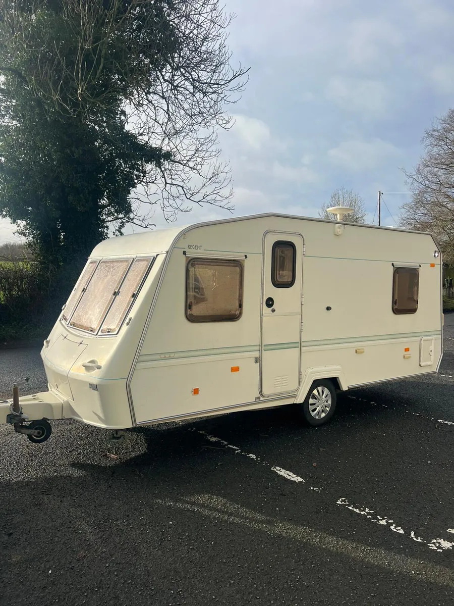Elddis Crown 5 Berth Lightweight Caravan - Image 1