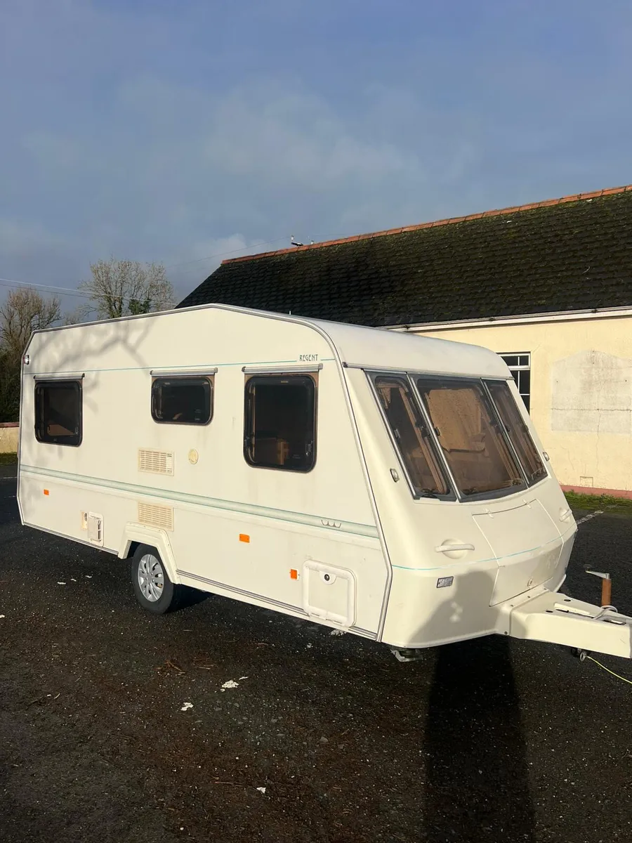 Elddis Crown 5 Berth Lightweight Caravan - Image 2