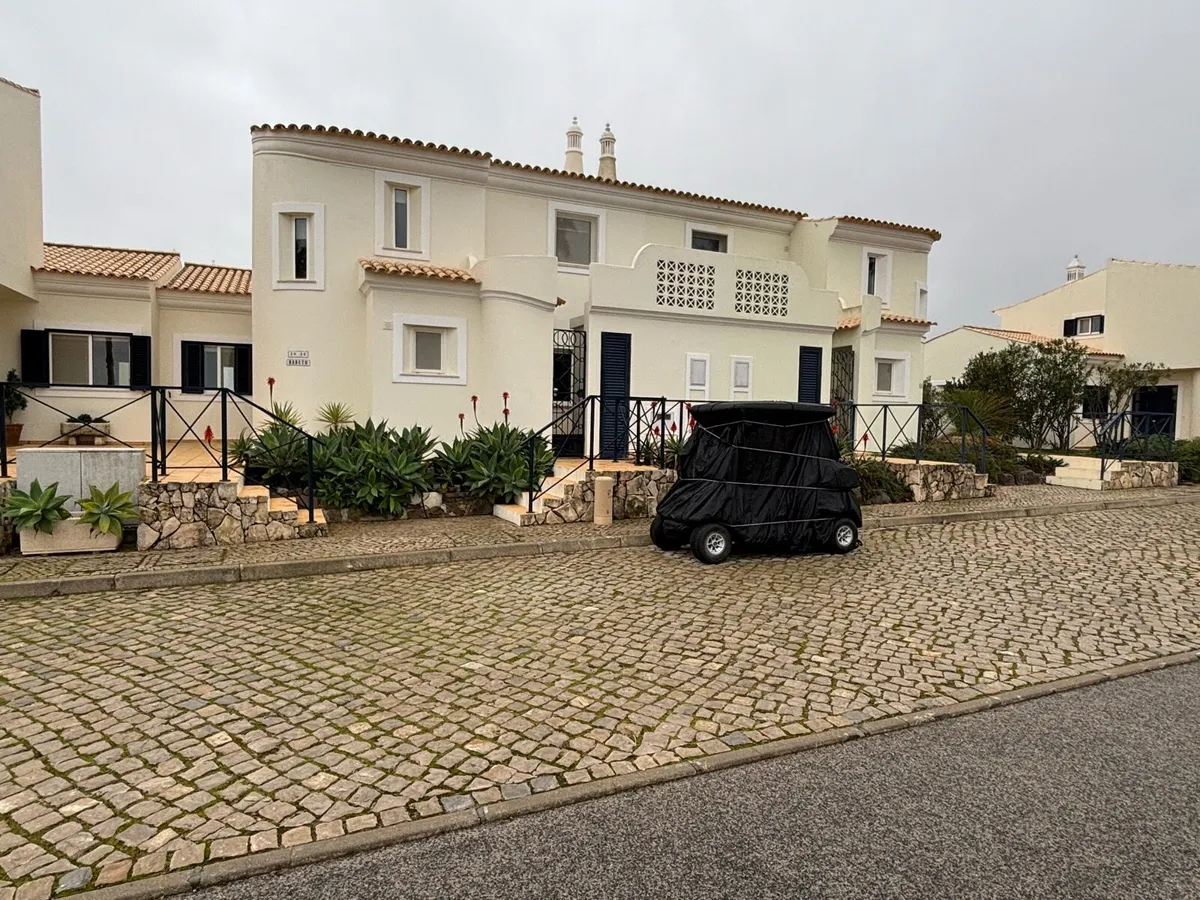 Holiday rentals - Image 1