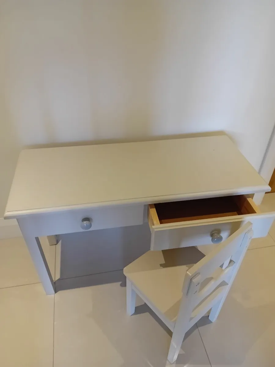 Kids  Desk & Chair - Image 3