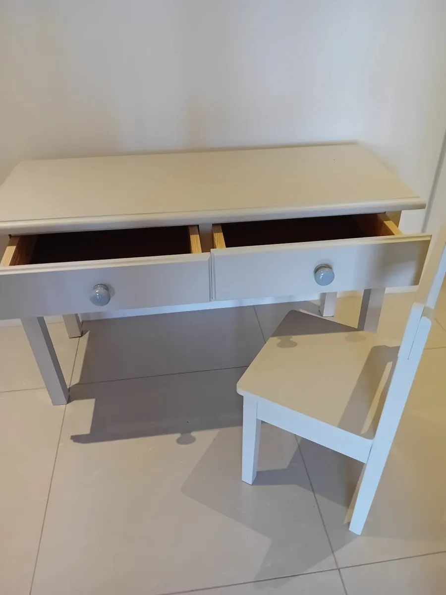 Kids  Desk & Chair - Image 4