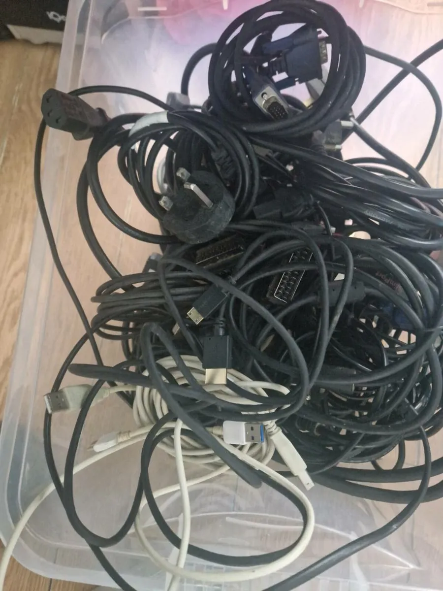 Old Desktop PC computer cables keyboard mouse - Image 4