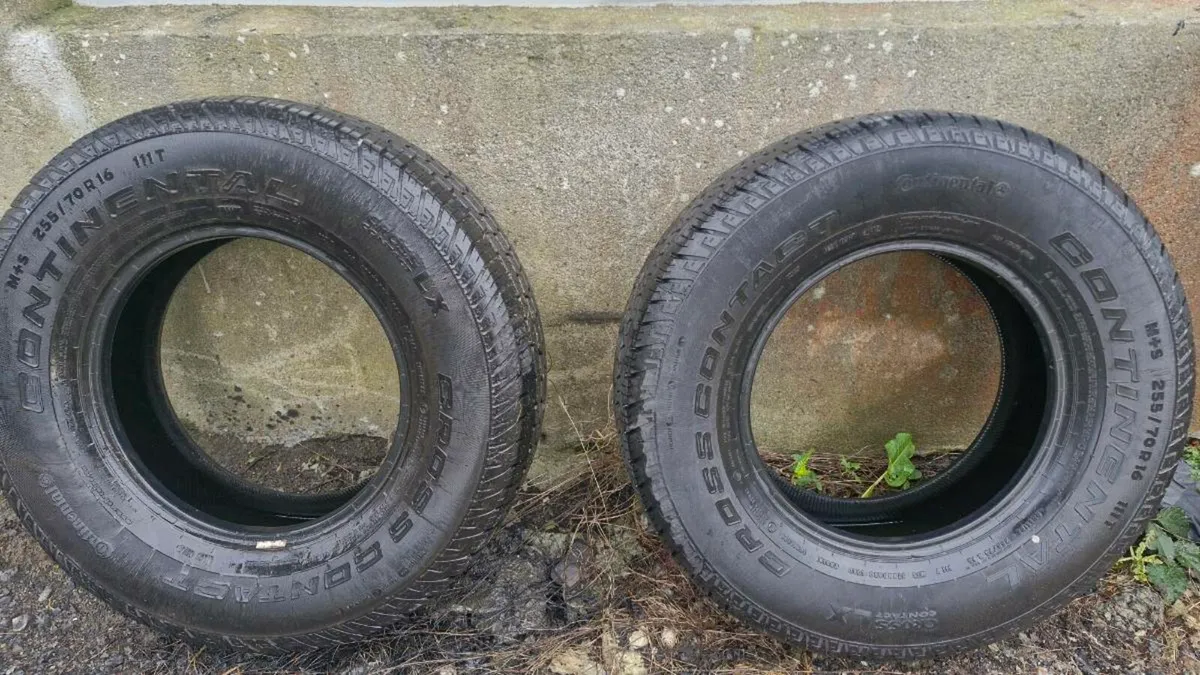 2 x contenental 255/70 R16 tyres like new - Image 1