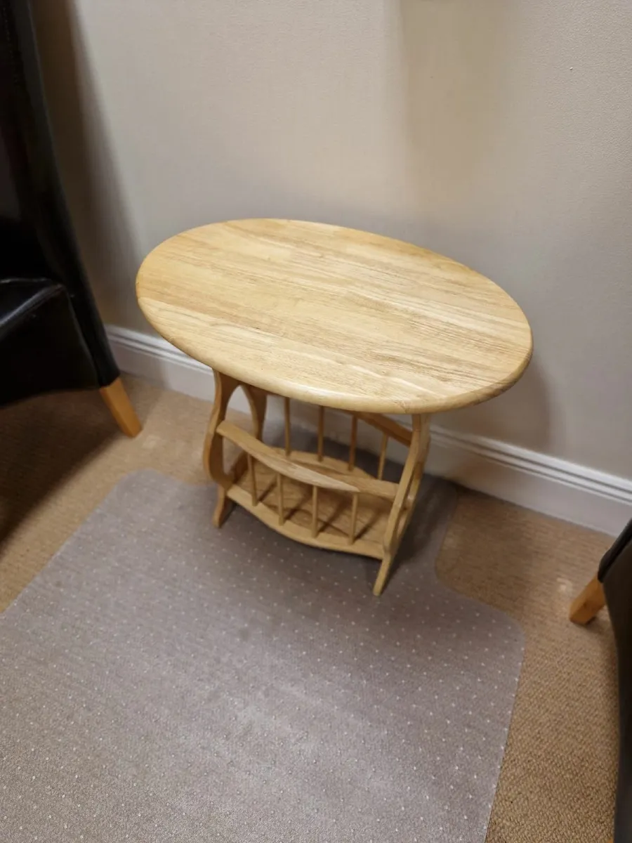 Small coffee table/Magazine Rack
