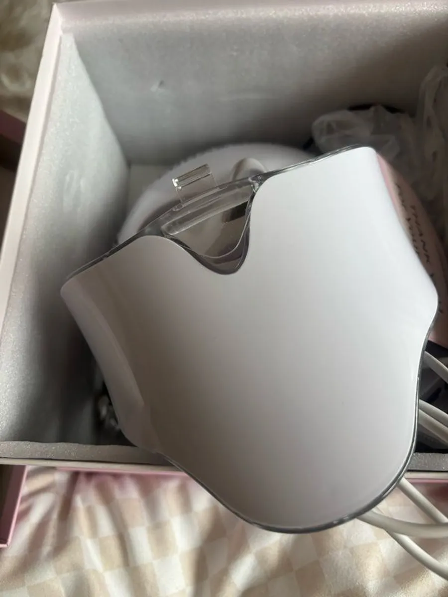 Luna & skin 192 Medical grade LEDS face and next coverage dermatologist recommended brand new never used unwanted gift - Image 3