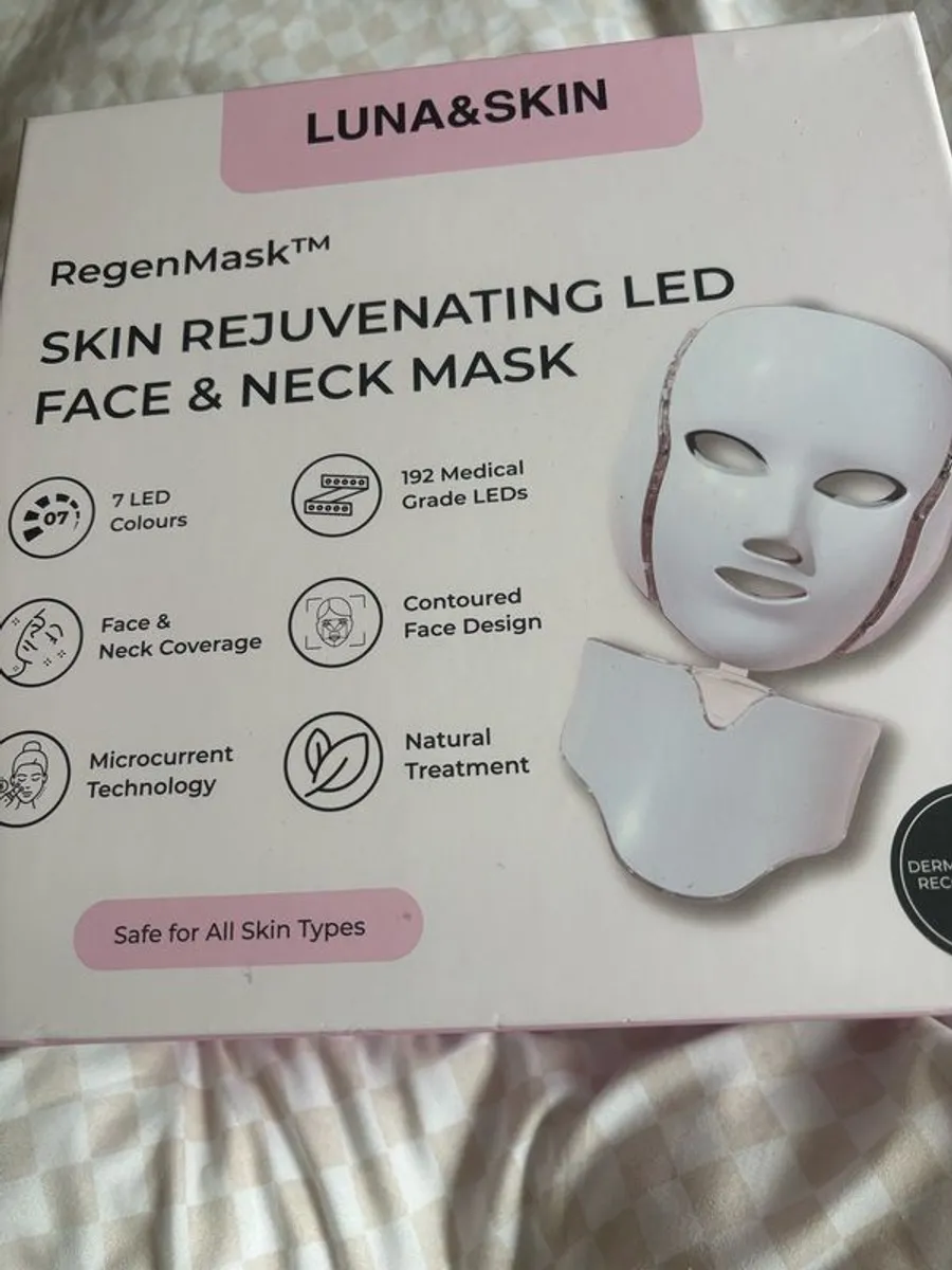 Luna & skin 192 Medical grade LEDS face and next coverage dermatologist recommended brand new never used unwanted gift - Image 1