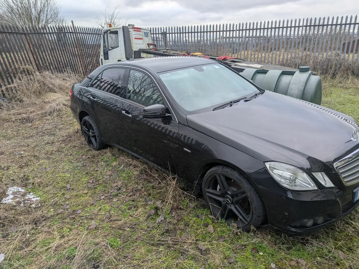 Mercedes E200 diesel for parts - Image 1