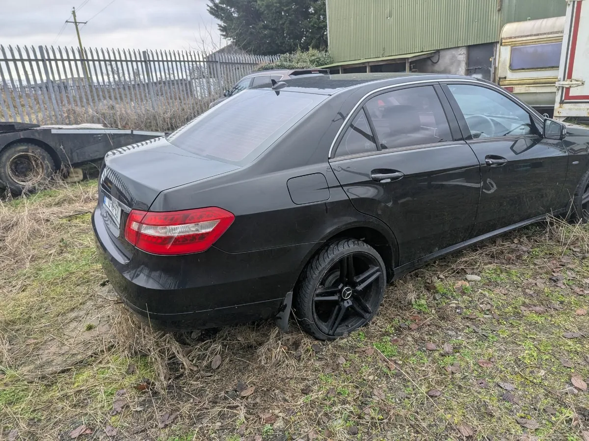 Mercedes E200 diesel for parts - Image 2