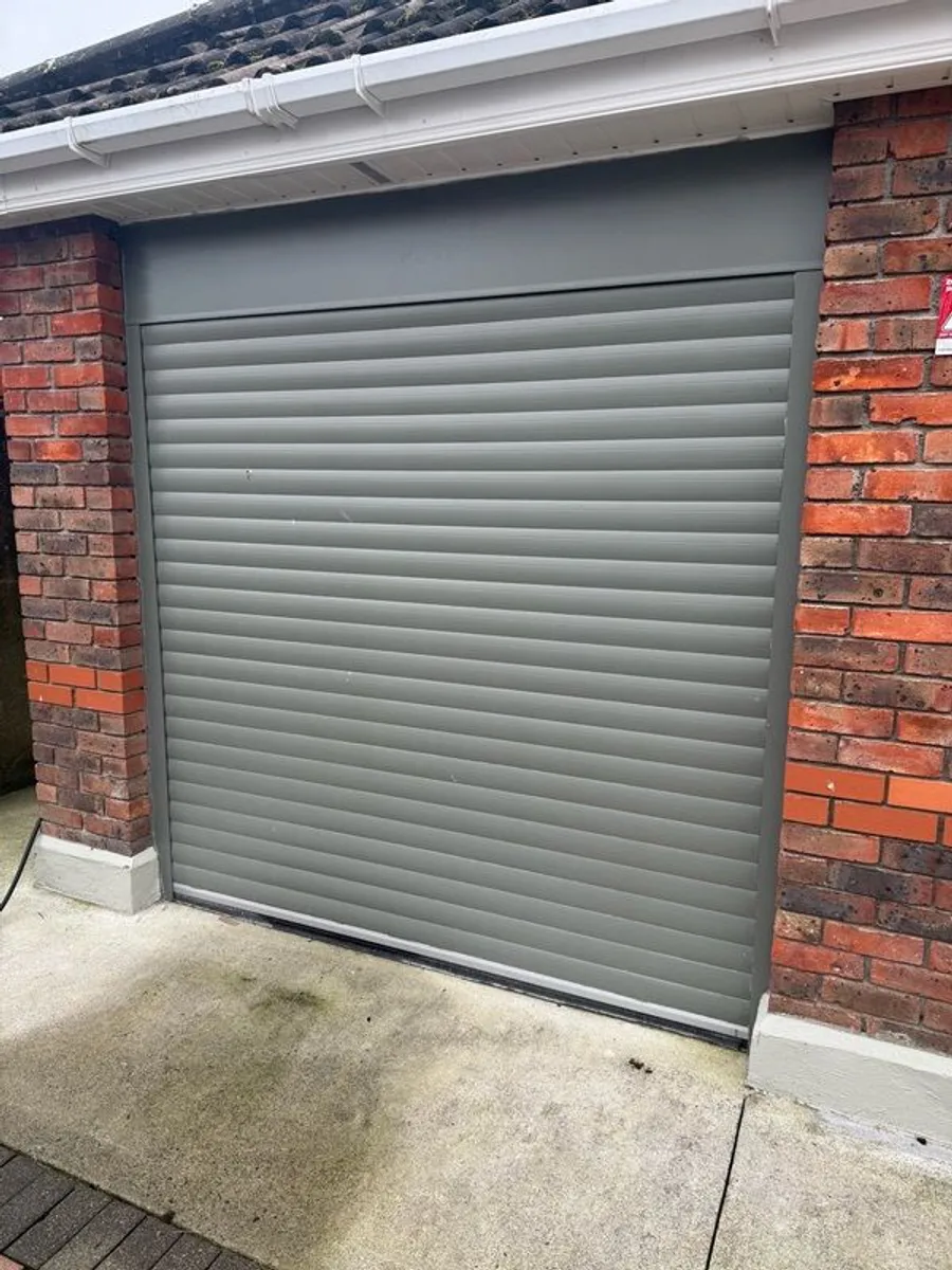 garage door - Image 1