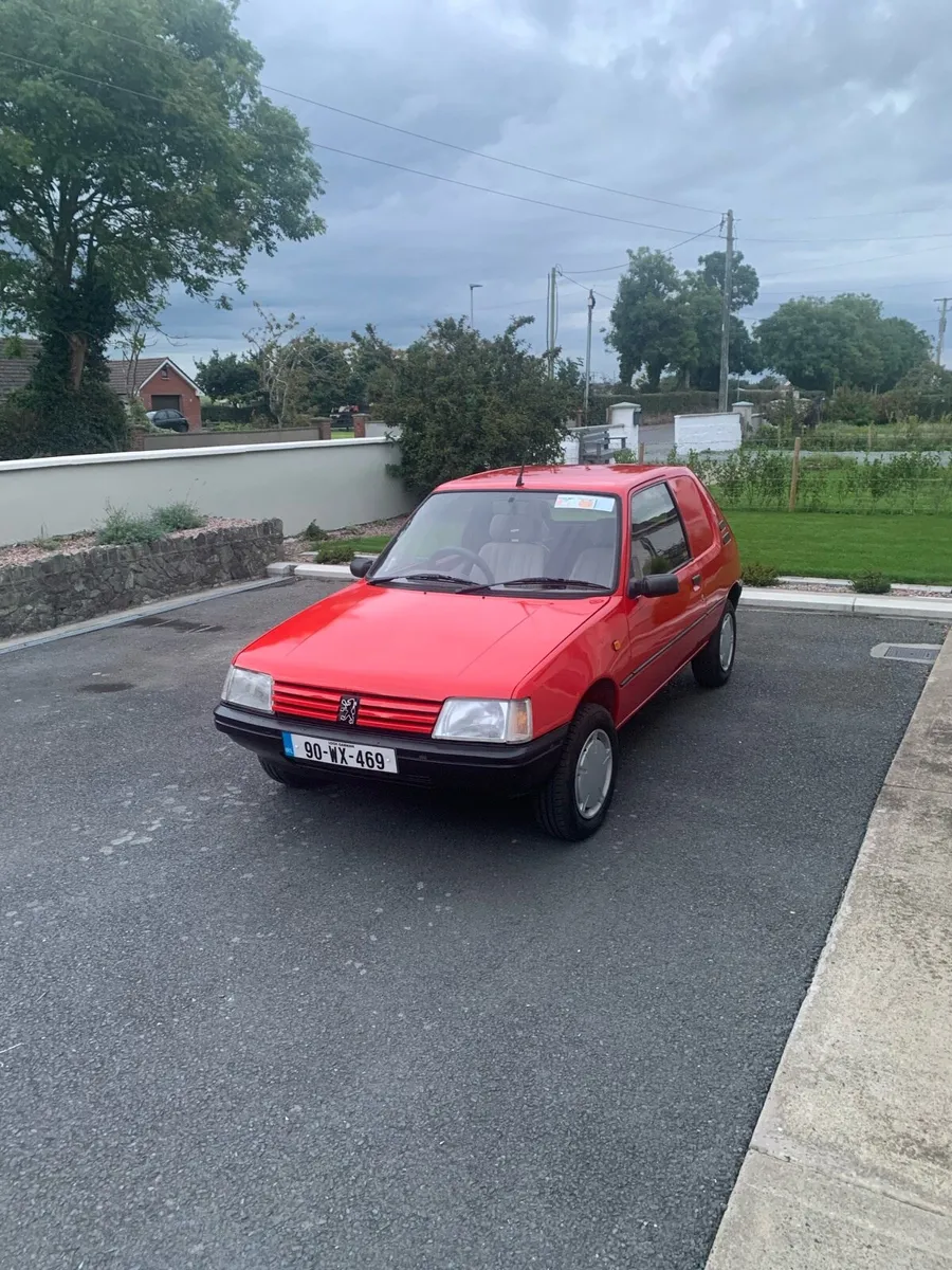 Peugeot 205 van - Image 2