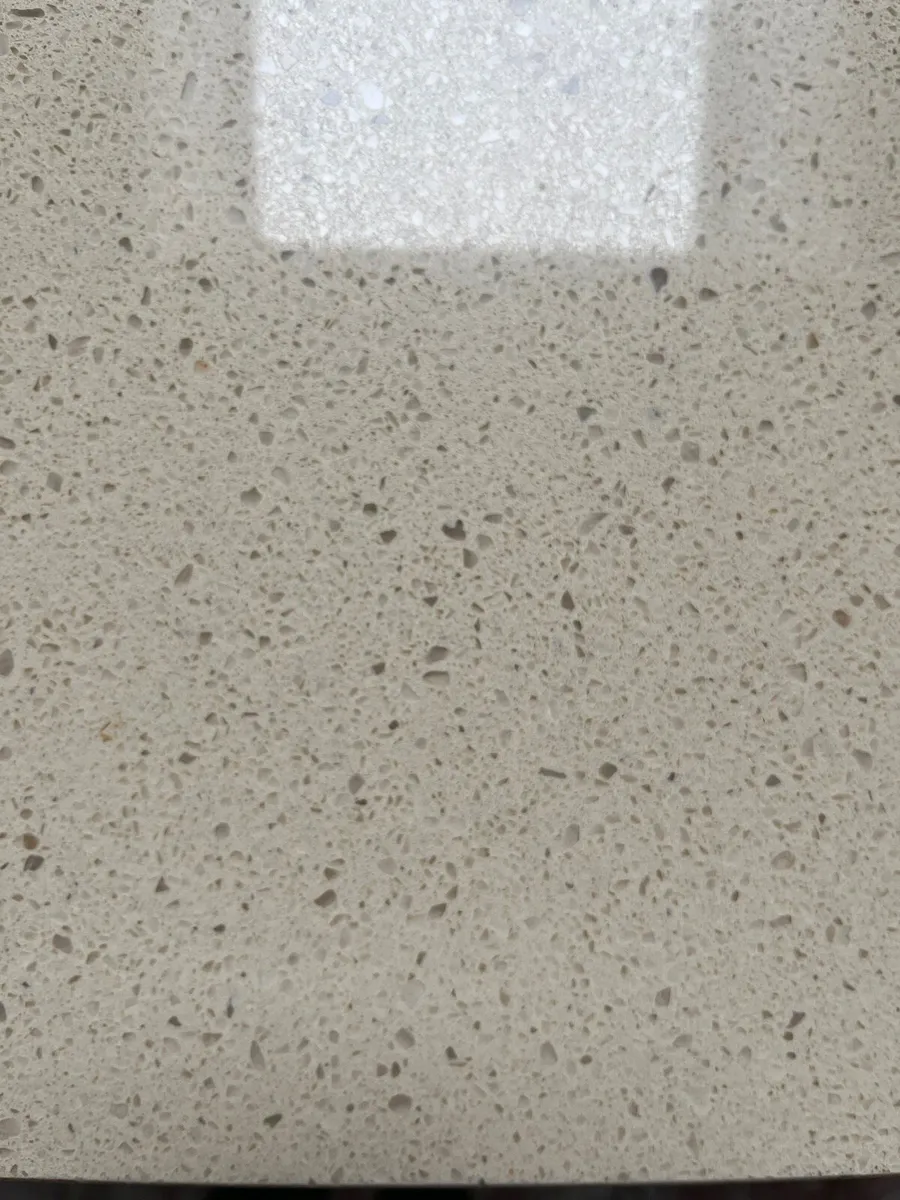 Quartz countertop - Image 3
