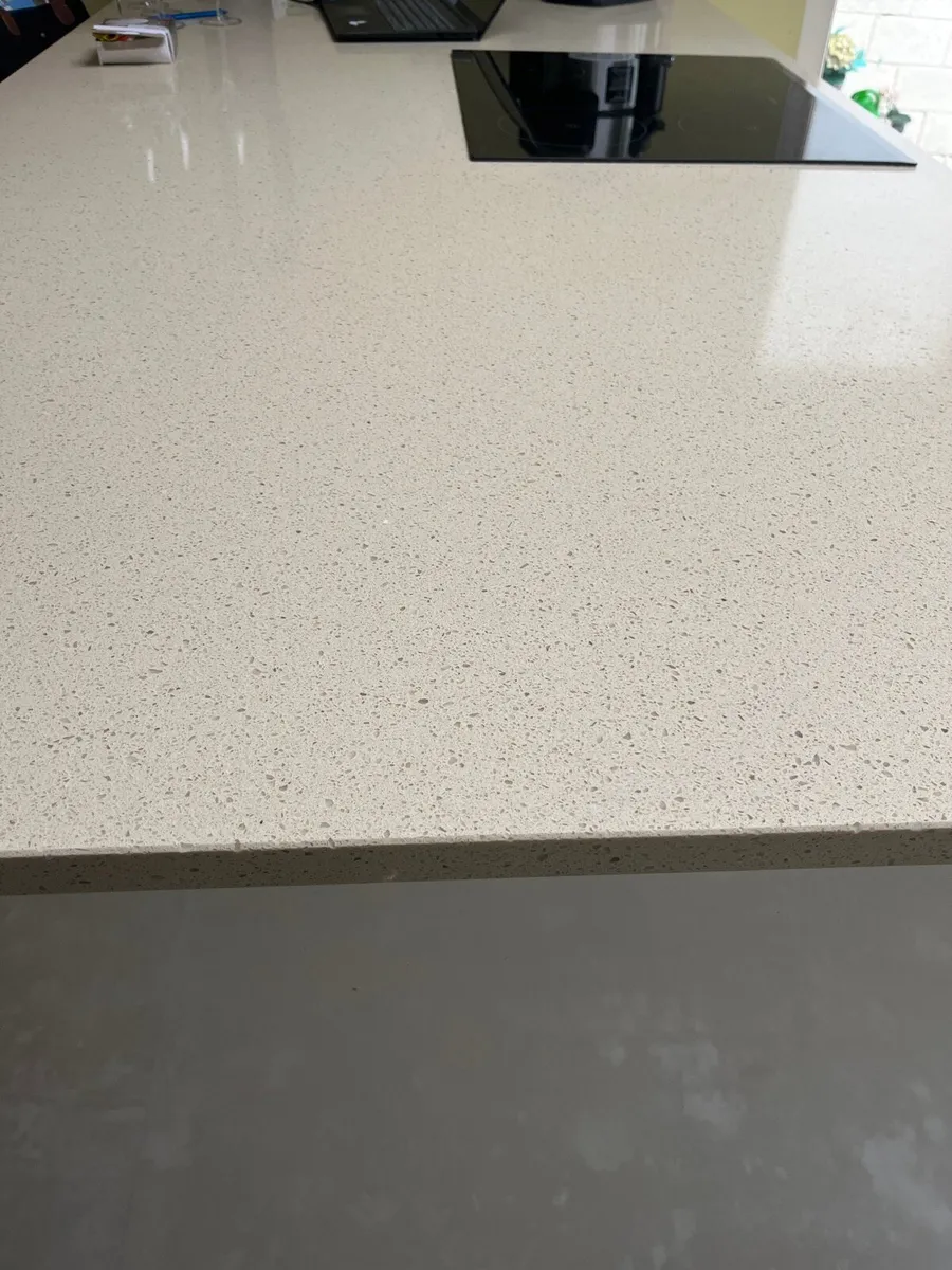 Quartz countertop - Image 4