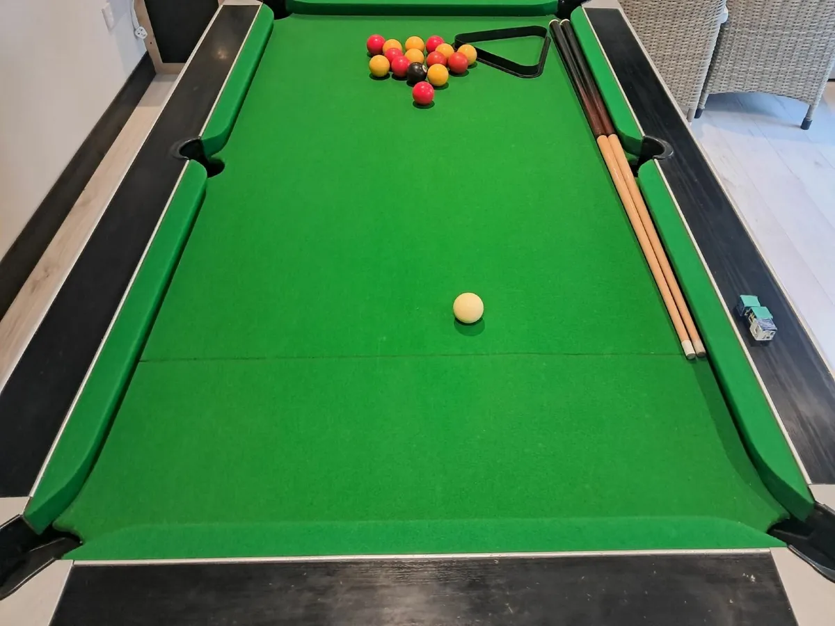 Pool table - Image 1