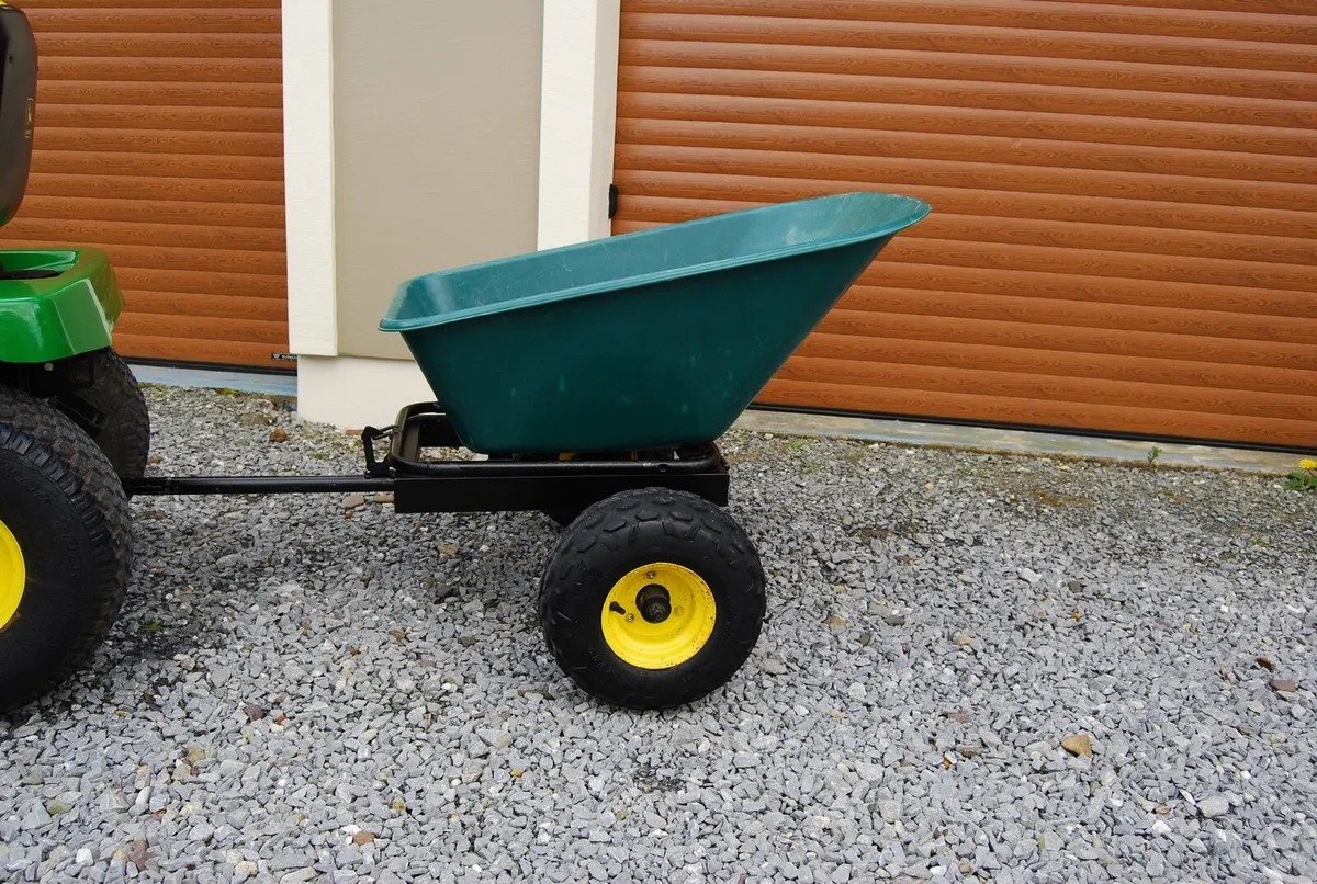 JOHN DEERE Ride on Tractor with a Trailer - Image 4