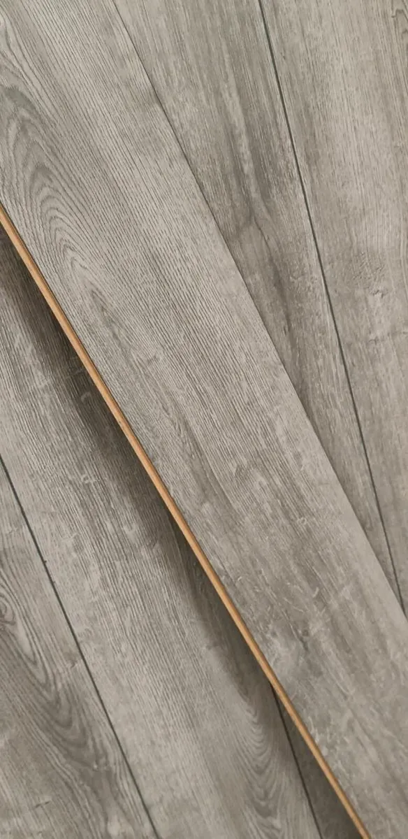 *NEW* 8MM LAMINATE FLOORING ☄️ - Image 2