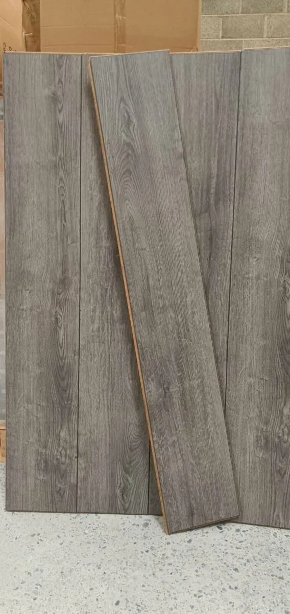 *NEW* 8MM LAMINATE FLOORING ☄️ - Image 3