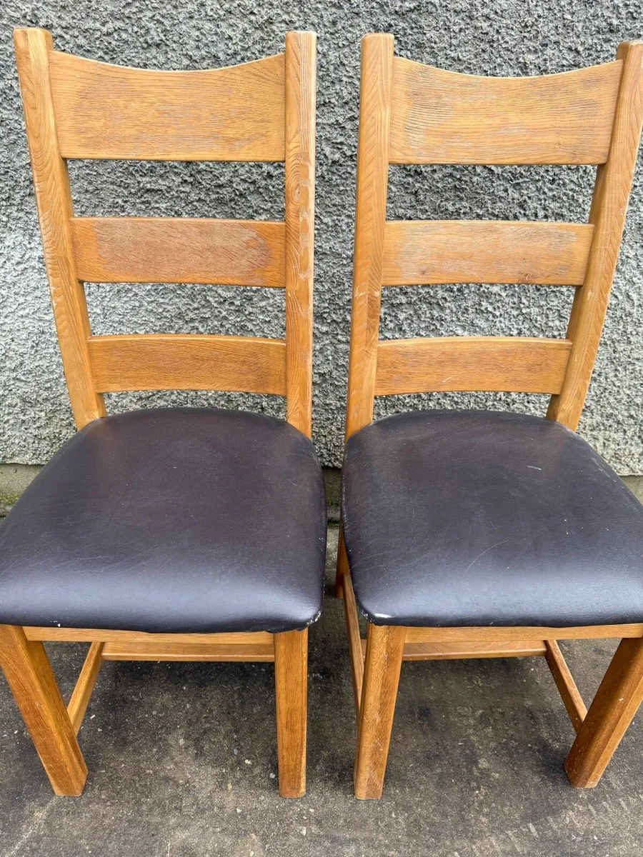 Solid oak round table and 6 chairs- second hand - Image 3