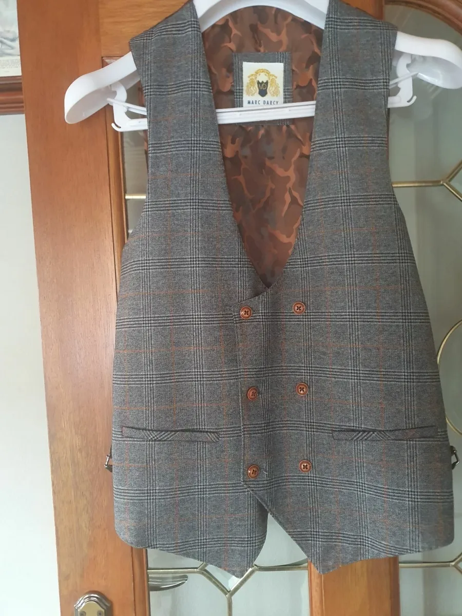 Man's suit - Image 4