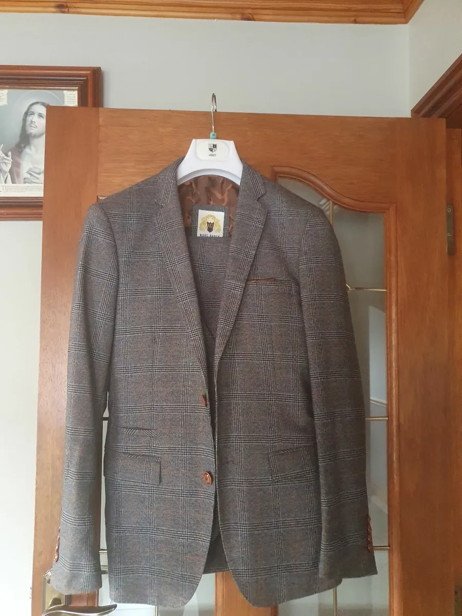 Man's suit - Image 2