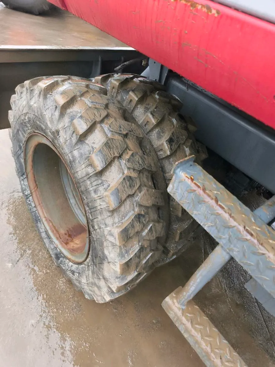 Takeuchi TB175W rubber duck - Image 4