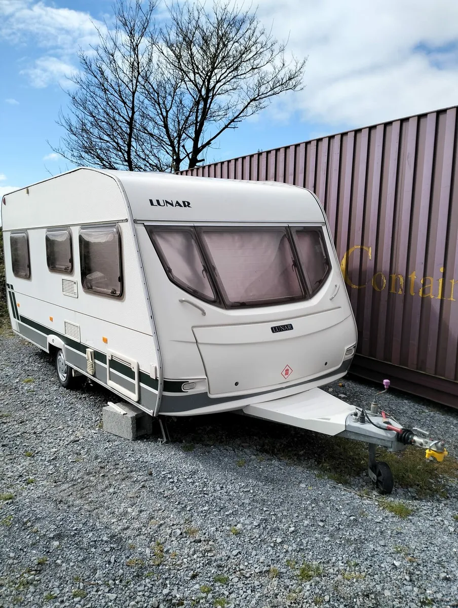 Lunar chateau 470 caravan - Image 2