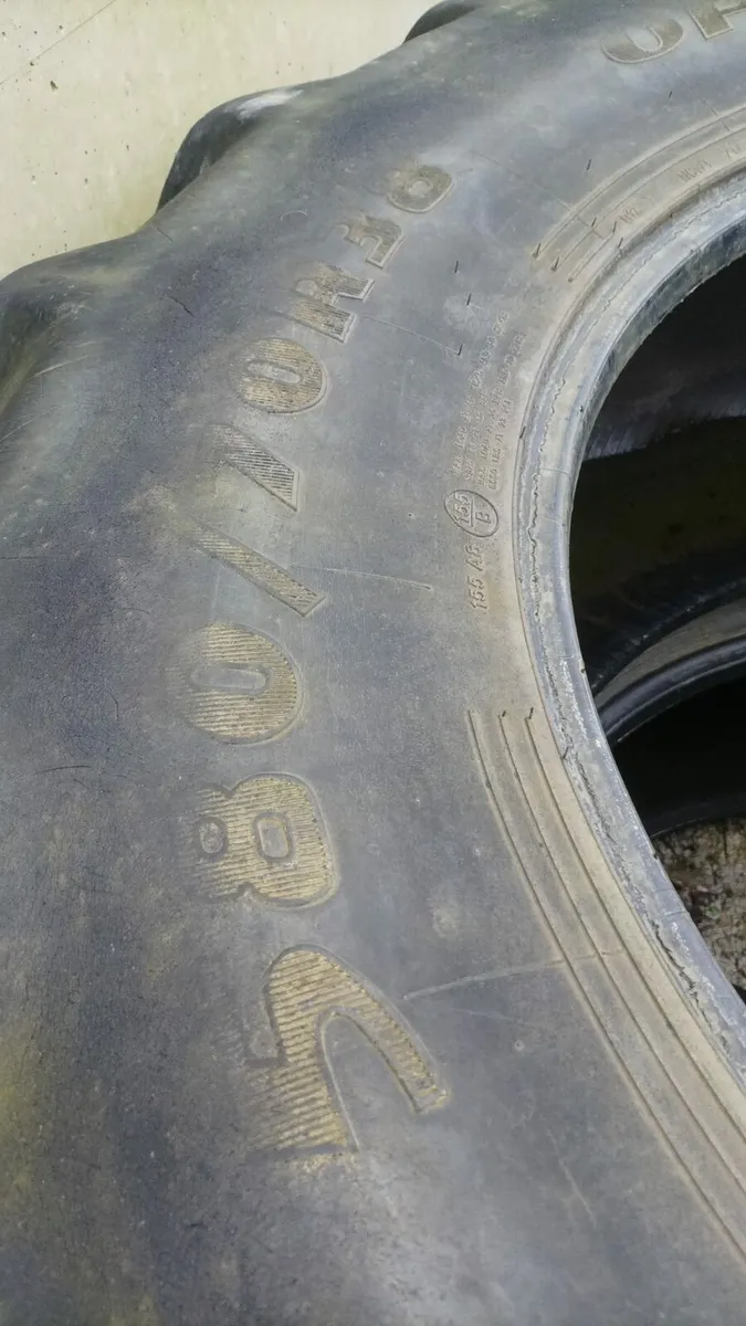 Tractor Tyres and Slurry Tanker - Image 4