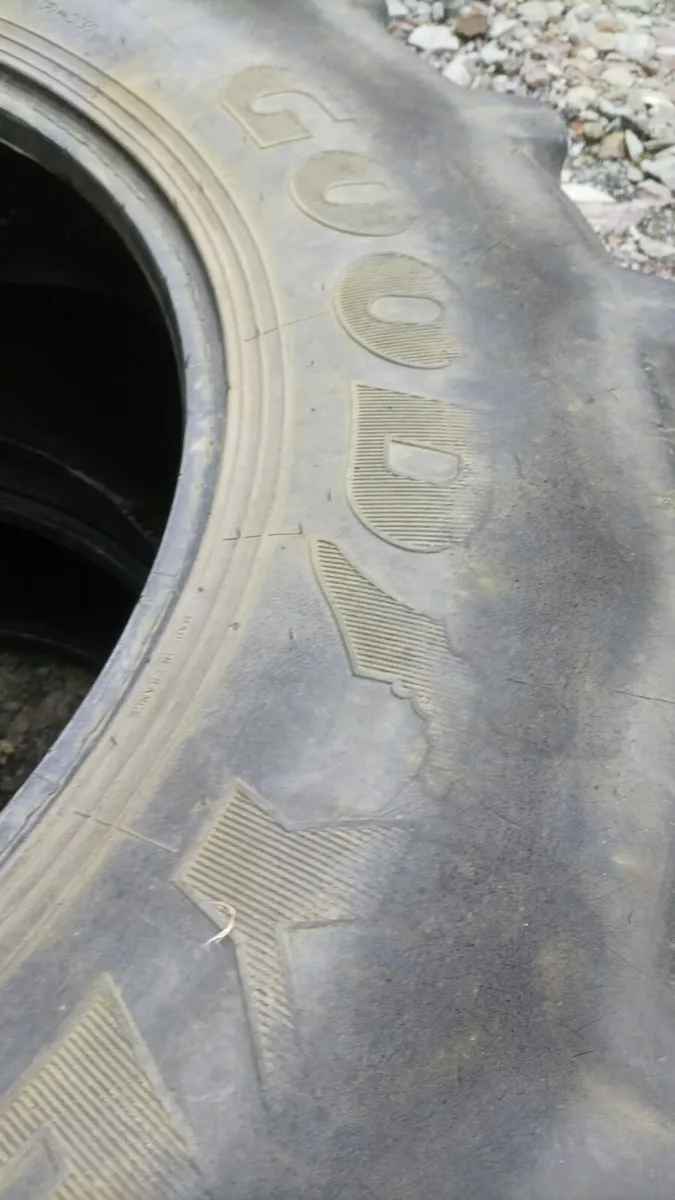 Tractor Tyres and Slurry Tanker - Image 3