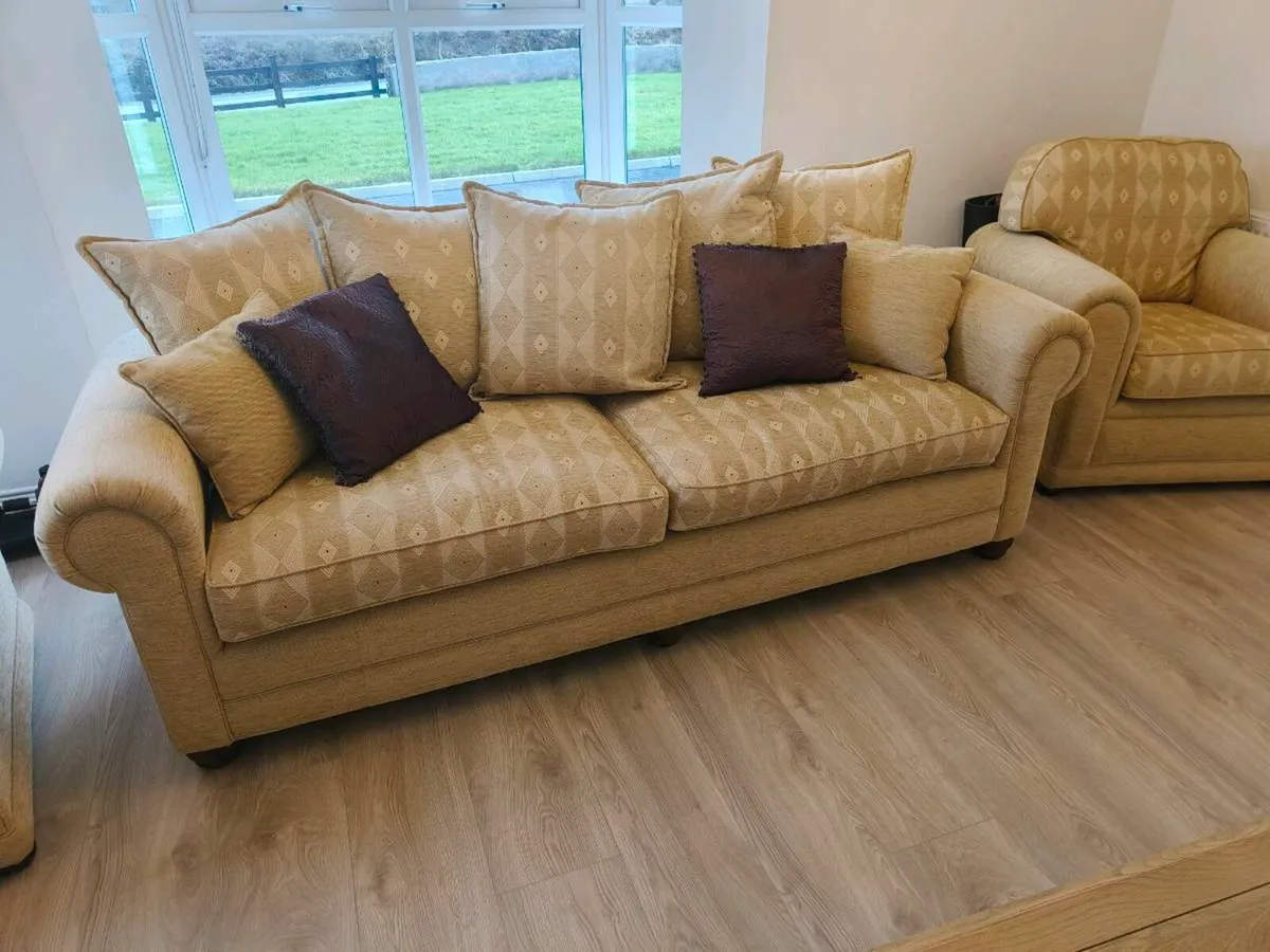 4 Seater Couch with 2 matching Armchairs - Image 1