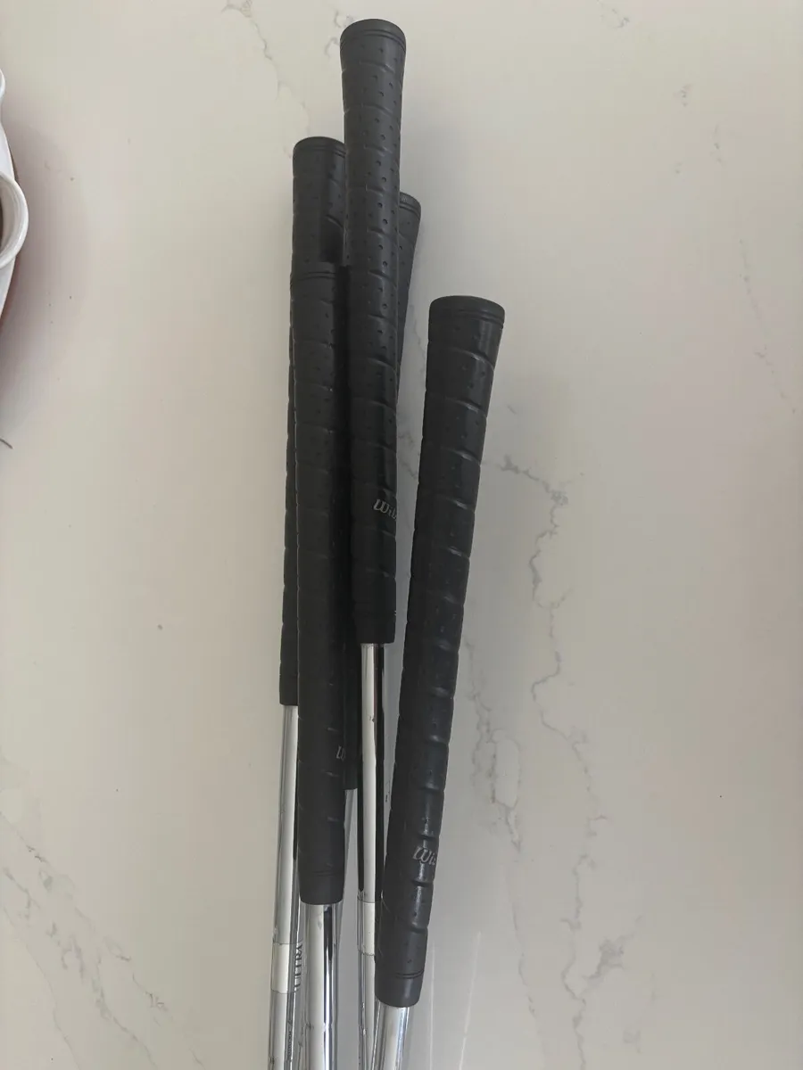 Wilson Irons in good condition (6,7,8,9 and Pitch) - Image 1