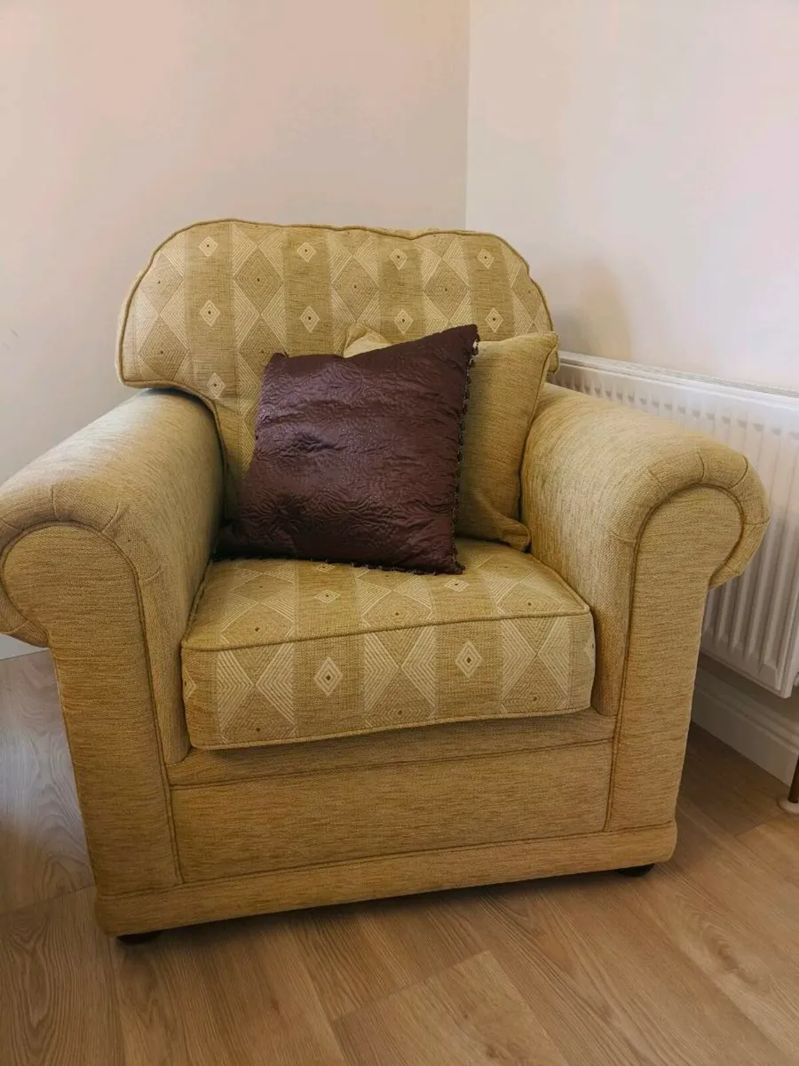 4 Seater Couch with 2 matching Armchairs - Image 3