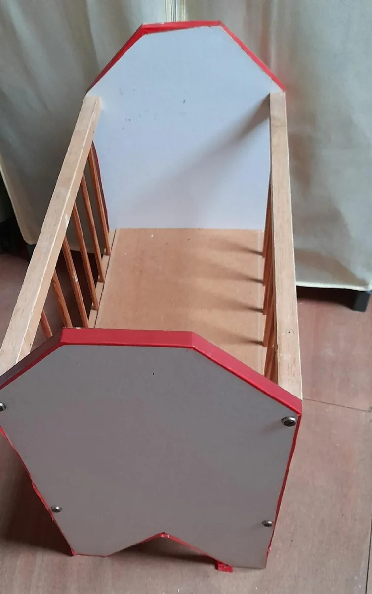 Sturdy wooden cot for dolls - Image 2