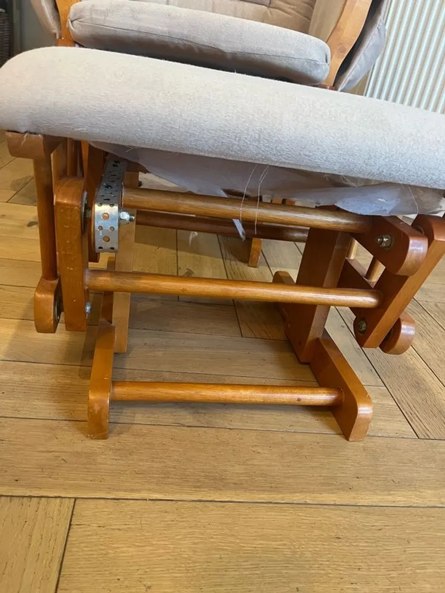 Nursing chair - Image 2