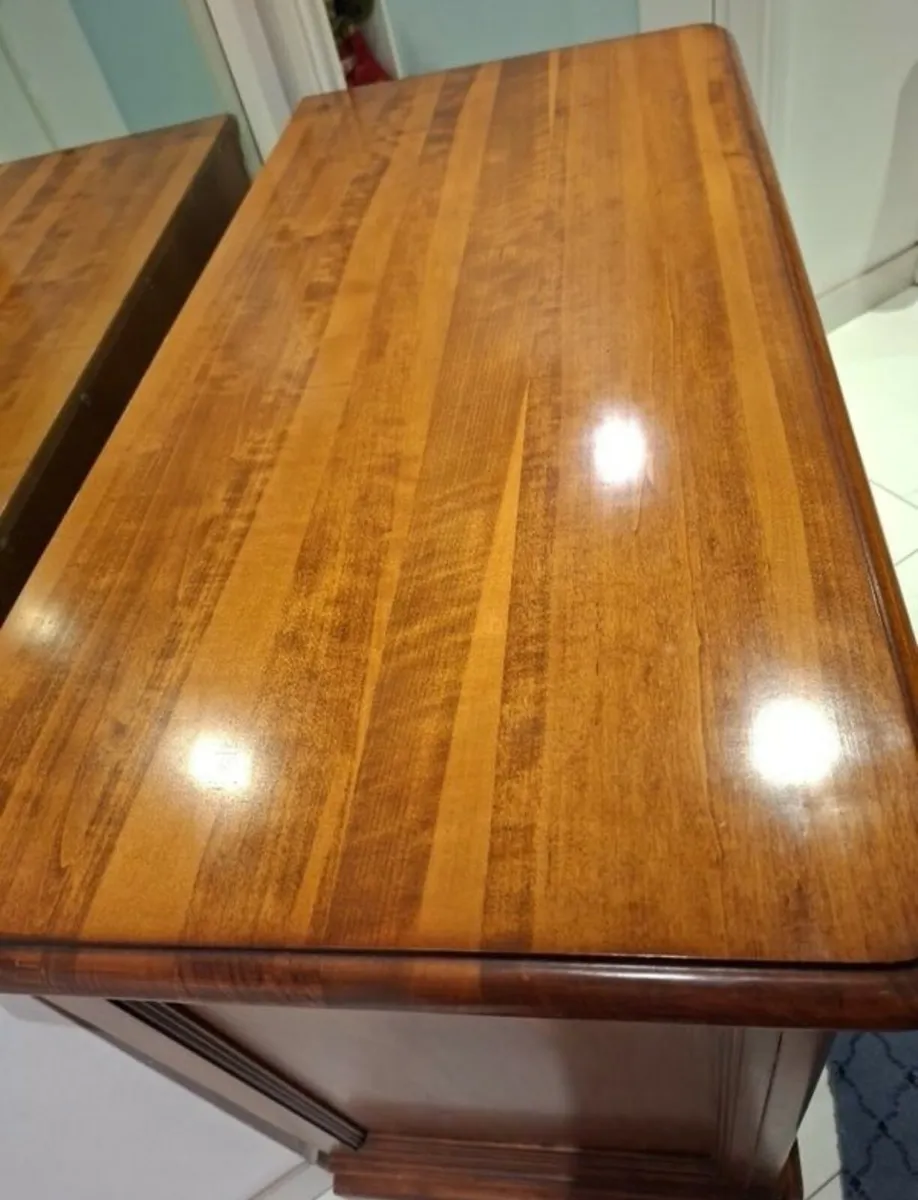 Beautiful Solid Wood Bureau / chest of drawers - Image 3