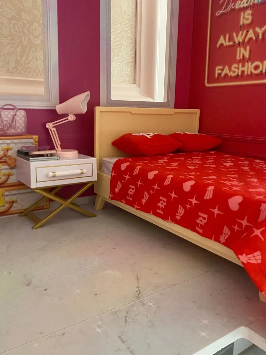 Rainbow High House - Image 1