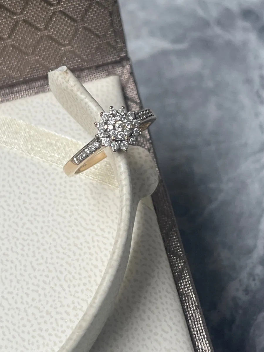 Engagement ring - Image 1