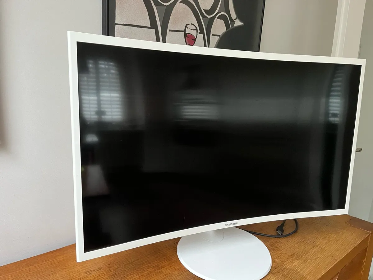 Samsung 32inch curve monitor - Image 1