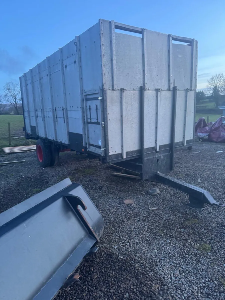 18ft cattle/livestock trailer - Image 1