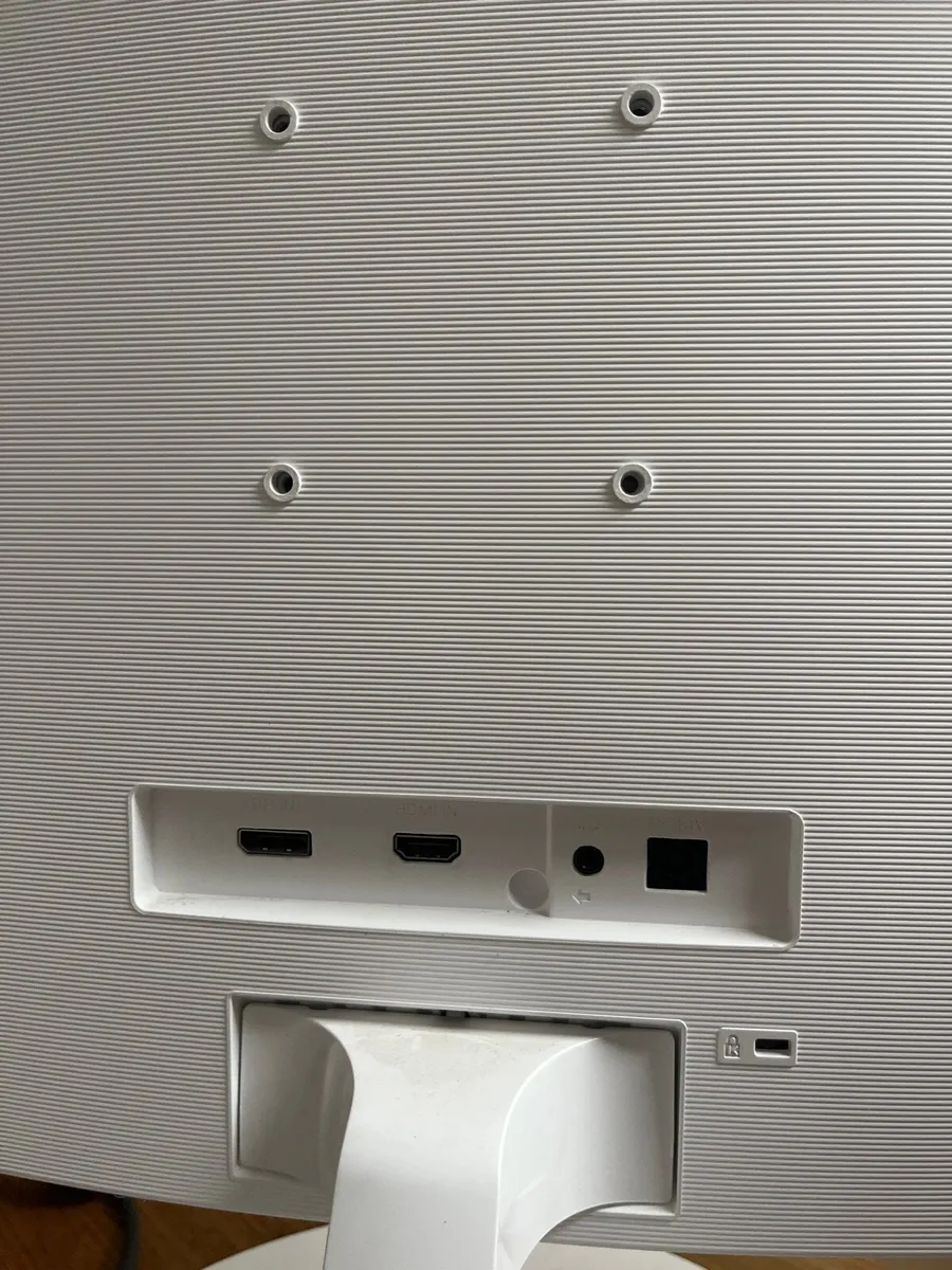 Samsung 32inch curve monitor - Image 4