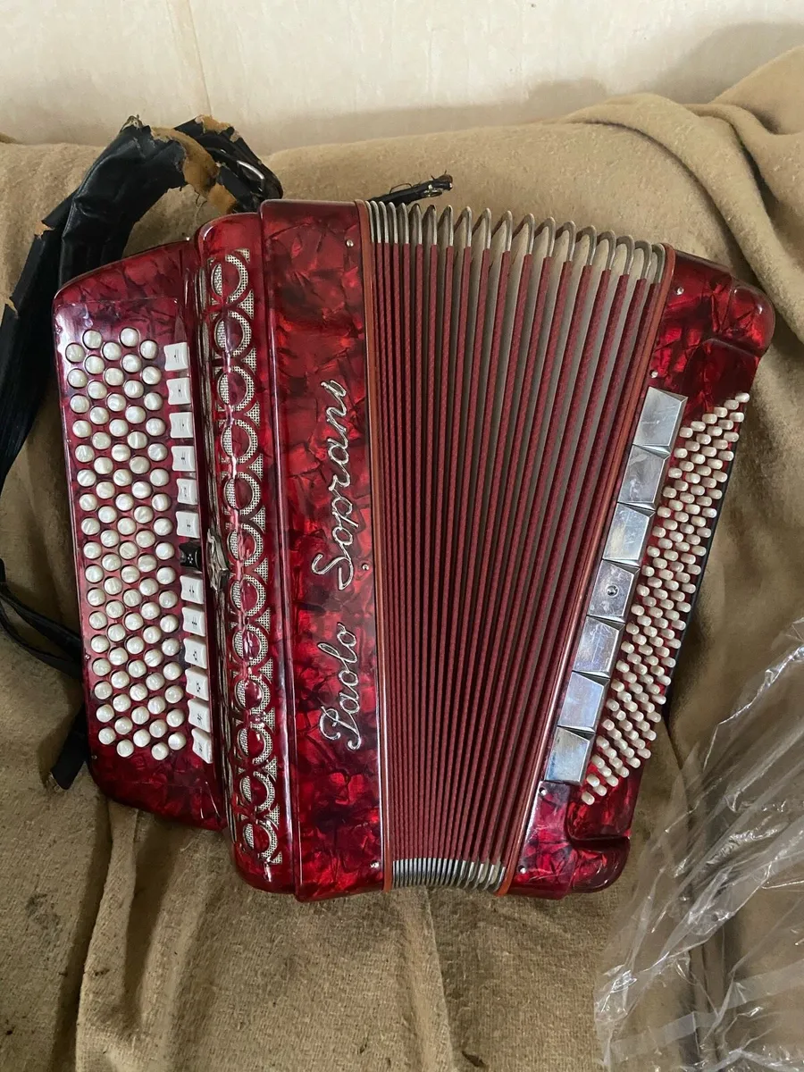 Paolo Soprane 120 bass button accordian - Image 4