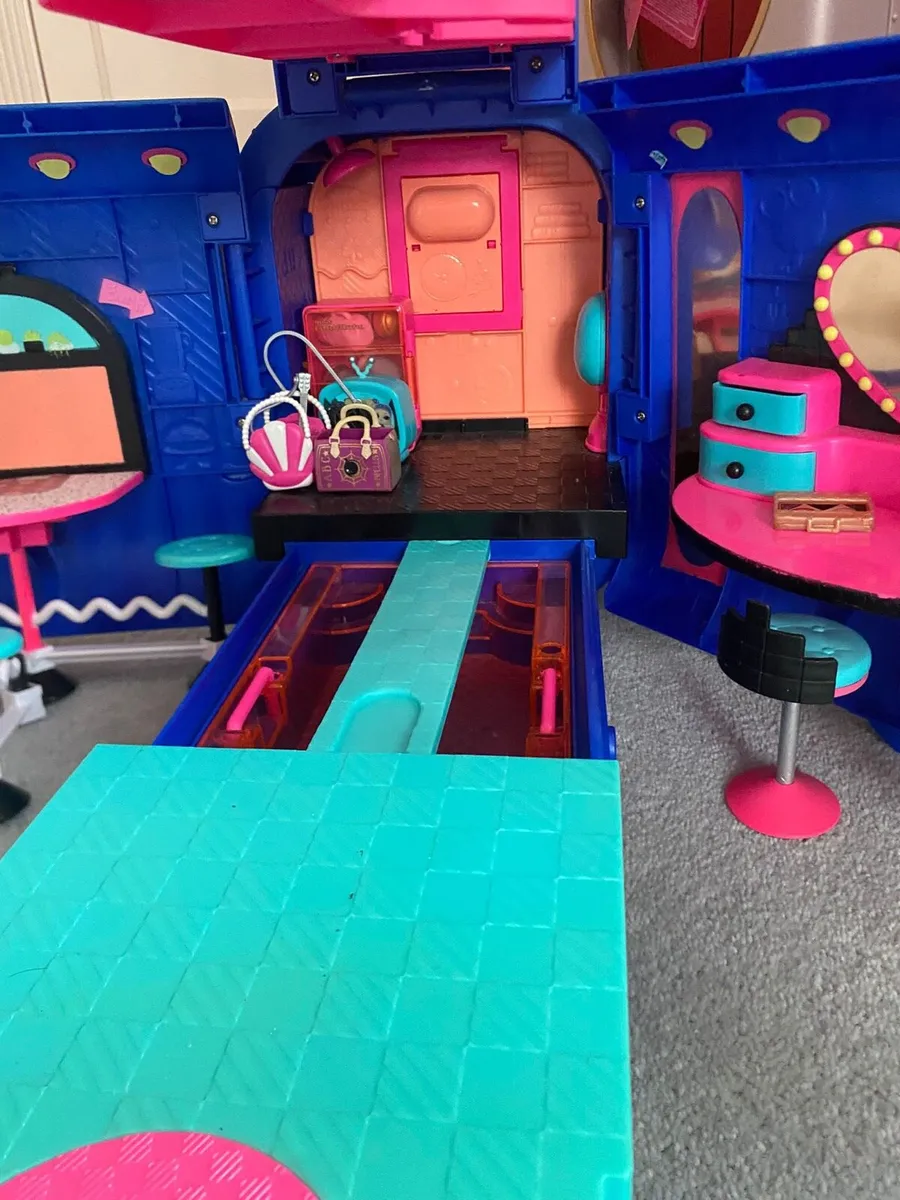 LOL Camper Van - Image 4