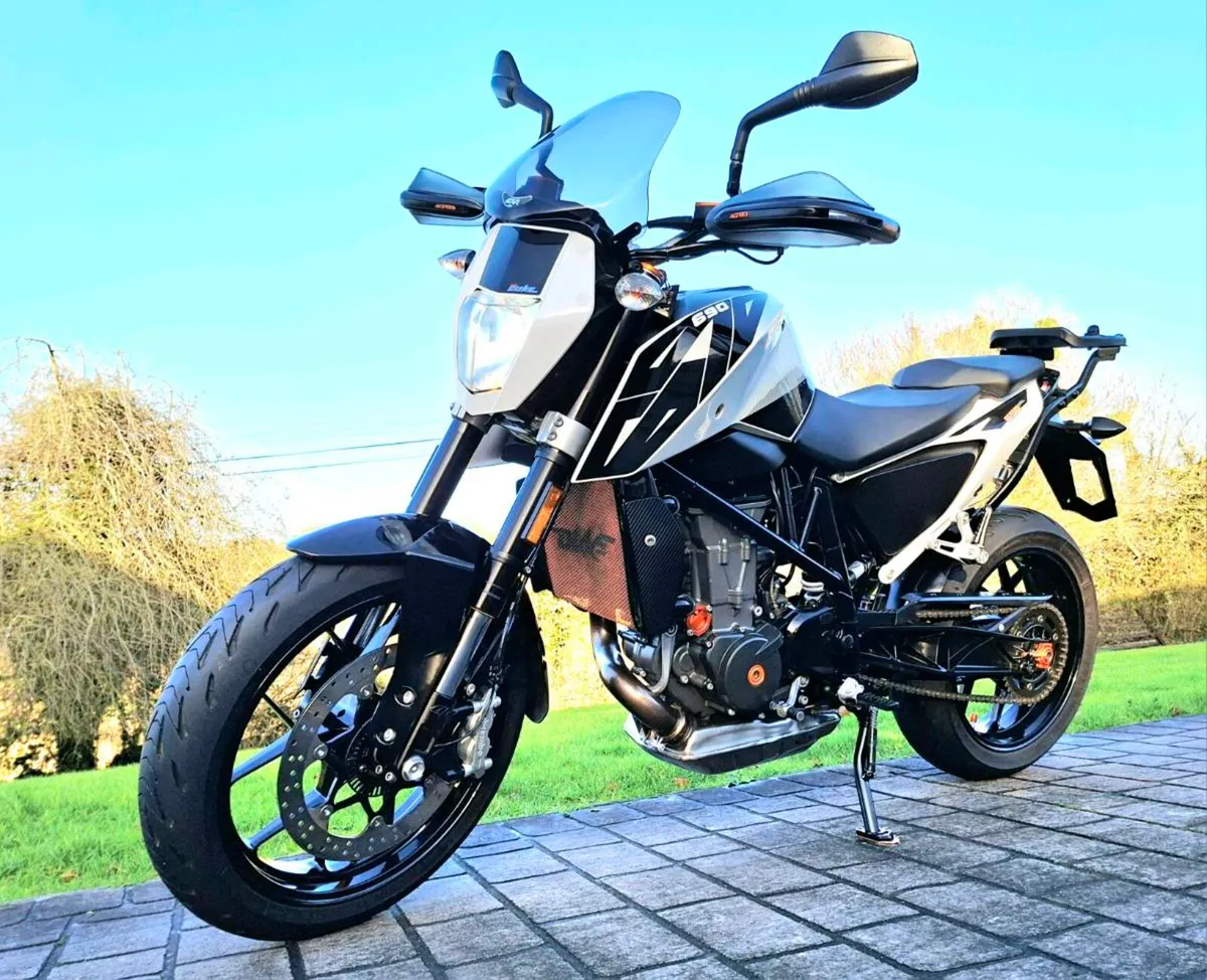 KTM 690 Duke - Image 4